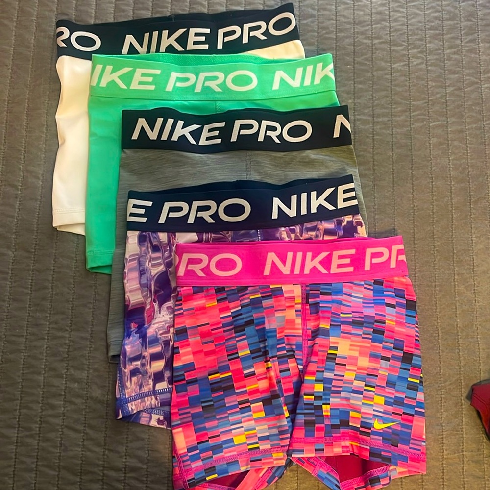 5 pair of women’s Nike Shorts, all size Small